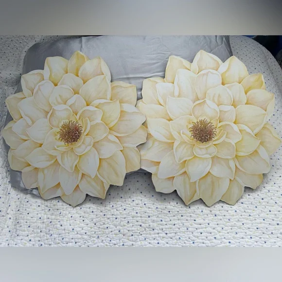 Elegant Yellow Floral Placemats - Picture 2 of 6